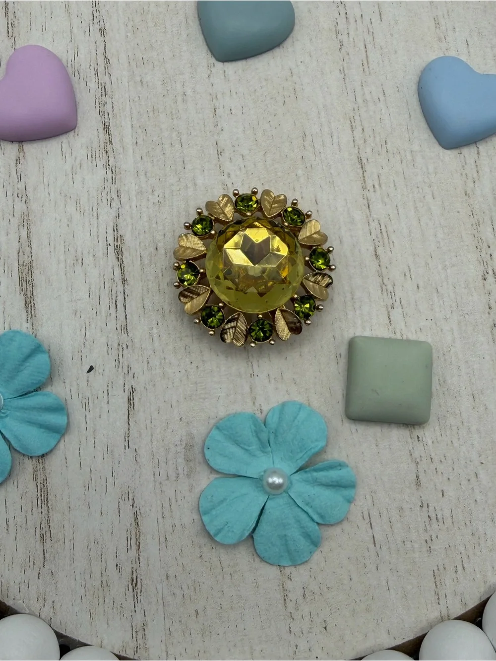 Avon 1974 Sun Brilliants Gold-tone Pendant Brooch With Yellow- Green Stone